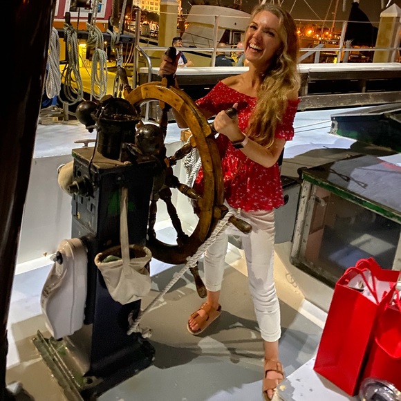 Meet your Posher, Ashlay - Picture 2 of 4